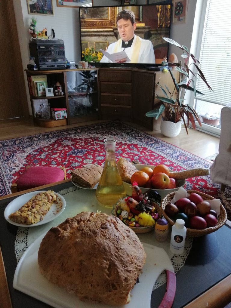 Blagoslov jedi prek televizije.